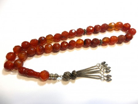 no.tes.0088-0040 Kesme Akik Taşı.Tanelerin çapı 10 mm.dir.45 senelik tesbih.   Fiyatı : KDV dahil 270.- TL